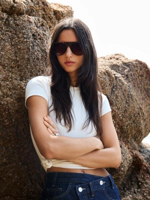 Bershka Okulary W Plastikowej Oprawce Kobieta Brązowy