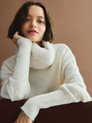 Bershka Opaska Z Efektem Futerka Kobieta Kremowy