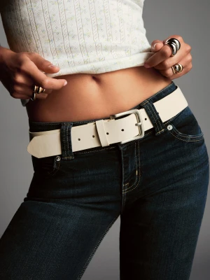 Bershka Pasek Ze Sztucznej Skóry Kobieta Kremowy