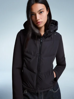 Bershka Pikowana Kurtka Łączona Z Efektem Neoprenu Kobieta Czarny