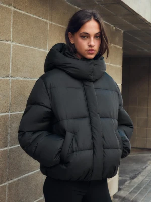 Bershka Pikowana Kurtka Oversize Z Kapturem Wodoodporny Kobieta Czarny