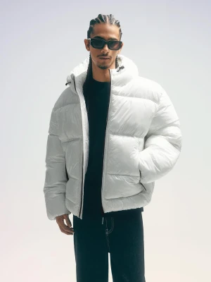 Bershka Pikowana Kurtka Z Kapturem Mężczyzna Biały