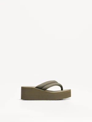 Bershka Pikowane Klapki Na Platformie Kobieta Khaki