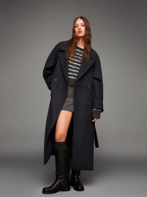 Bershka Płaszcz Oversize Z Wełną I Paskiem Kobieta Granatowy
