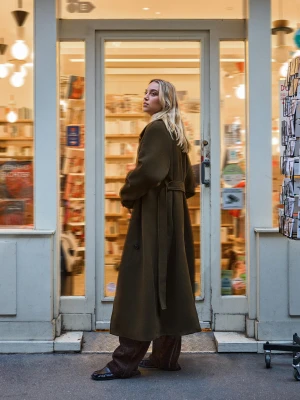 Bershka Płaszcz Oversize Z Wełną I Paskiem Kobieta Khaki