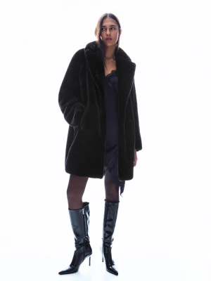 Bershka Płaszcz Ze Sztucznego Futerka Kobieta Czarny