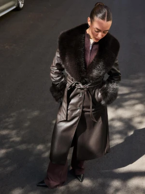 Bershka Płaszcz Ze Sztucznej Skóry Łączony Z Efektem Futra Kobieta Brązowy