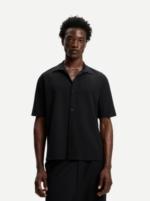 Bershka Plisowana Koszula Z Krótkim Rękawem Mężczyzna Czarny