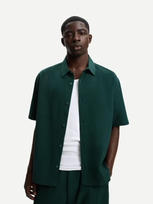 Bershka Plisowana Koszula Z Krótkim Rękawem Mężczyzna Zielony