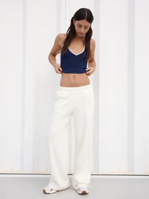 Bershka Pluszowe Spodnie O Kroju Wide Leg Kobieta Kremowy
