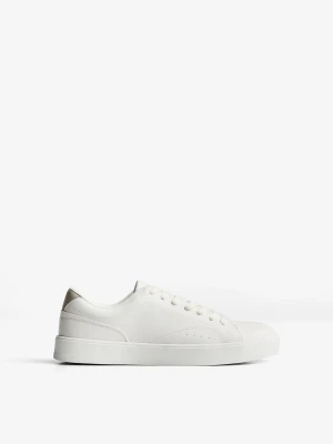Bershka Podstawowe Buty Sportowe Mężczyzna Biały
