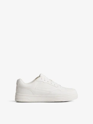Bershka Podstawowe Buty Sportowe Street Mężczyzna Biały