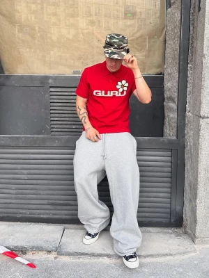 Bershka Polo Guru Z Krótkim Rękawem Mężczyzna Bordowy