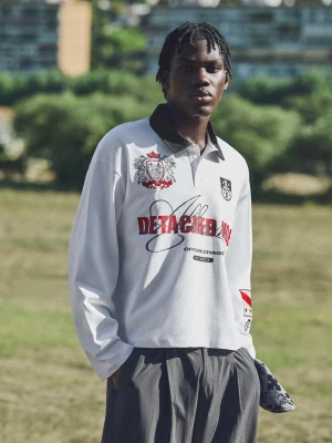 Bershka Polo Z Długim Rękawem I Nadrukiem Mężczyzna Biały