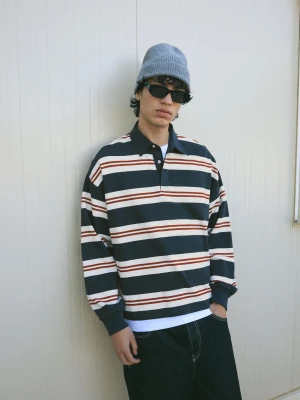 Bershka Polo Z Dzianiny Dresowej W Paski Mężczyzna Niebieski