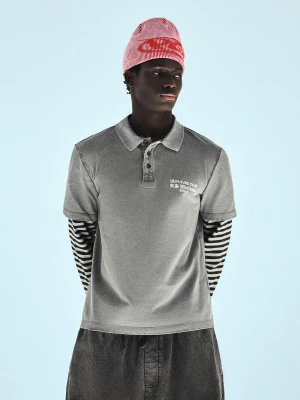Bershka Polo Z Efektem Podwójnego Rękawa W Paski Mężczyzna Ciemnoszary