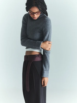 Bershka Prążkowany Sweter Z Golfem Kobieta Ciemnoszary