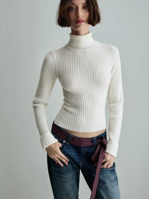 Bershka Prążkowany Sweter Z Golfem Kobieta Kremowy