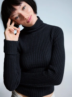 Bershka Prążkowany Sweter Z Golfem Kobieta Niebieski