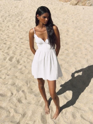 Bershka Rustykalna Sukienka Mini Z Falbanami Kobieta Biały
