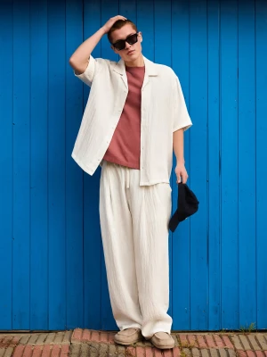 Bershka Rustykalne Spodnie O Kroju Baggy Mężczyzna Biały