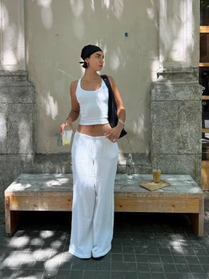 Bershka Rustykalne Spodnie Wide Leg Z Podwójnej Tkaniny Kobieta Biały