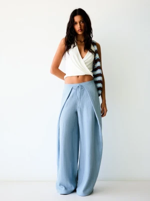 Bershka Rustykalne Spodnie Wide Leg Z Zakładkami Kobieta Wyblakły Niebieski