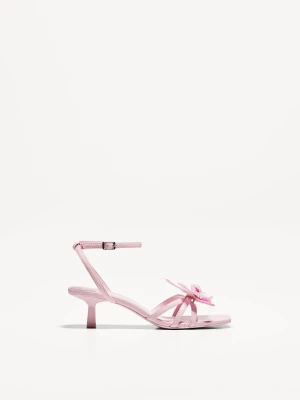 Bershka Sandały Na Obcasie Typu Kaczuszka Z Paseczków Kobieta Różowy