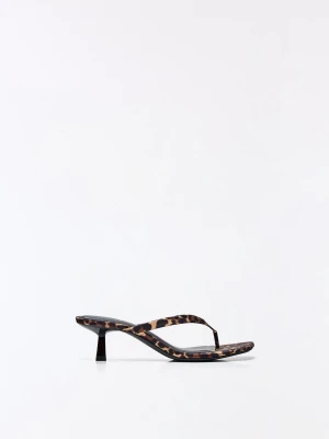 Bershka Sandały Na Obcasie Typu Thong Kobieta Leopard