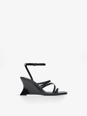 Bershka Sandały Na Obcasie Z Koturnem Kobieta Czarny