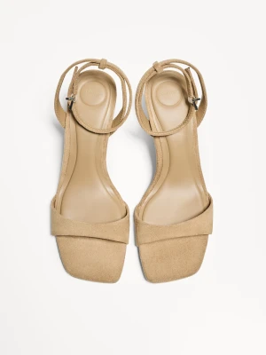 Bershka Sandały Na Obcasie Z Paskiem Wokół Kostki Kobieta Jasnobrzowy