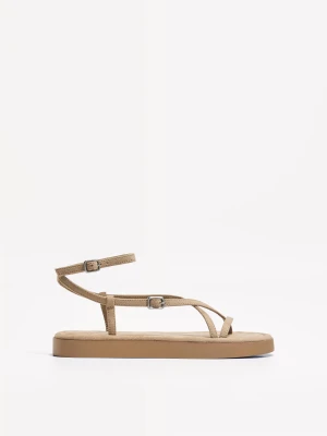 Bershka Sandały Na Płaskiej Podeszwie Kobieta Skórzany