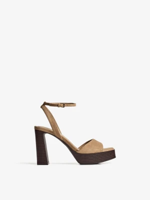 Bershka Sandały Na Platformie Z Obcasem Kobieta Kremowy