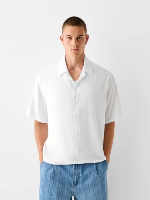 Bershka Satynowa Koszula Z Krótkim Rękawem Mężczyzna Biały