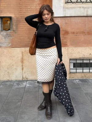 Bershka Satynowa Spódnica Midi Kobieta Biały / Czarny