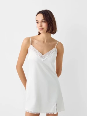 Bershka Satynowa Sukienka Mini Na Ramiączkach Z Koronkowym Zdobieniem Kobieta Biały Złamany