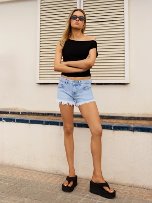Bershka Shorty Jeansowe Mini Z Postrzępionym Dołem Kobieta Wyblakły Niebieski