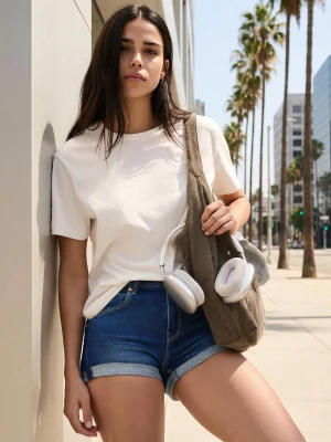 Bershka Shorty Jeansowe Z Podwiniętymi Nogawkami Kobieta Niebieski