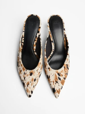 Bershka Skórzane Klapki Na Obcasie Ze Zwierzęcym Nadrukiem Kobieta Kombinowany