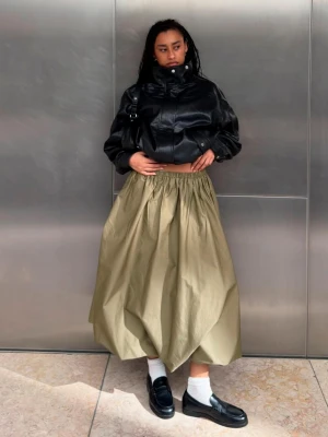 Bershka Spódnica Midi Balonowa Kobieta Khaki