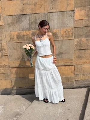 Bershka Spódnica Midi Z Koronkową Wstawką Kobieta Biały Złamany