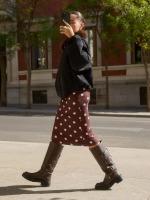 Bershka Spódnica Midi Z Nadrukiem Kobieta Brązowy