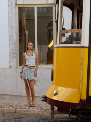 Bershka Spódnica Mini Tiulowa Z Nadrukiem Kobieta Wielokolorowy