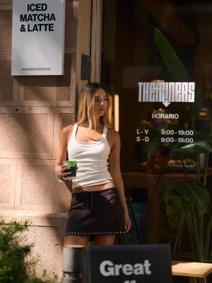 Bershka Spódnica Mini Z Efektem Zamszu I Ćwiekami Kobieta Brązowy