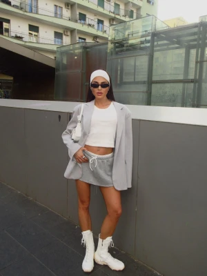 Bershka Spódnica Mini Z Podwójną Talią Kobieta Szary
