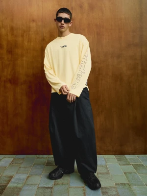 Bershka Spodnie Baggy O Kroju Baggy, Z Zaszewkami, Pin, Zapiętek I Out Of Core Mężczyzna Granatowy