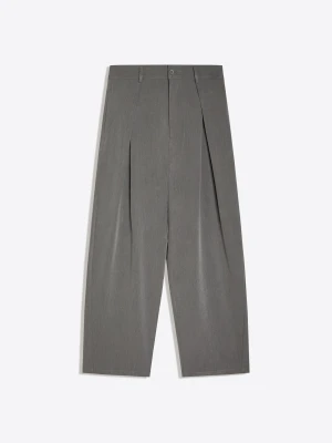 Bershka Spodnie Baggy Z Zakładkami Mężczyzna Szary