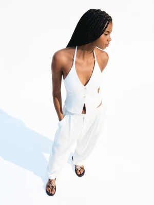 Bershka Spodnie Balloon Fit Z Mieszanki Lnu Z Zakładkami Kobieta Biały Złamany