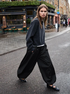 Bershka Spodnie Bloomer Kobieta Czarny