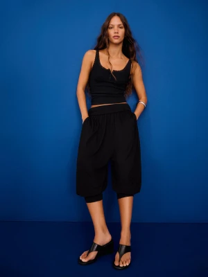 Bershka Spodnie Capri Bombacho Kobieta Czarny